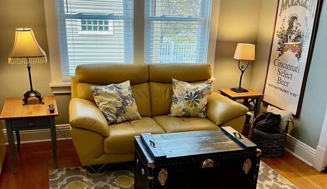 Lovely 2nd FL home w/view. 5miles to Downtown- In historical Columbia Tusculum.