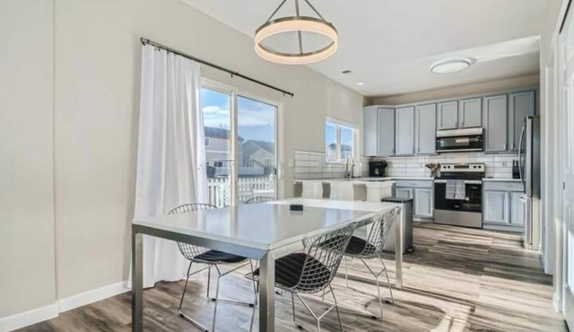 Lovely 3 BDR/3 BA - 20 Min Denver