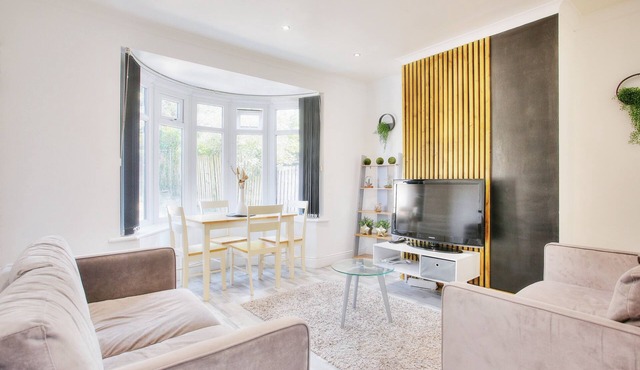 Lovely 3 Bedroom house in newcastle, private drive perfect for 6 people near A1