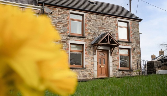 Lovely 3-bed Cottage in the Quiet Hamlet of Horeb