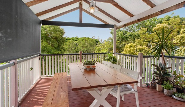 Lovely 3-Bed House with Deck, BBQ, Yard & Parking