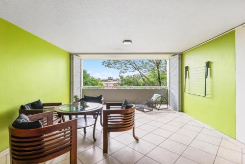 Lovely 3-Bed with Alfresco Dining by Custom Bnb Hosting