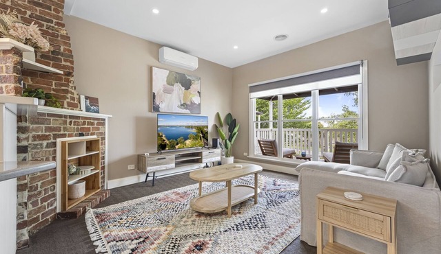 Lovely 3-Bed with Alfresco Dining in Prime Suburb