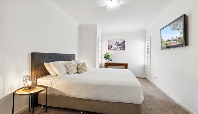 Lovely 3-Bed with Alfresco Dining