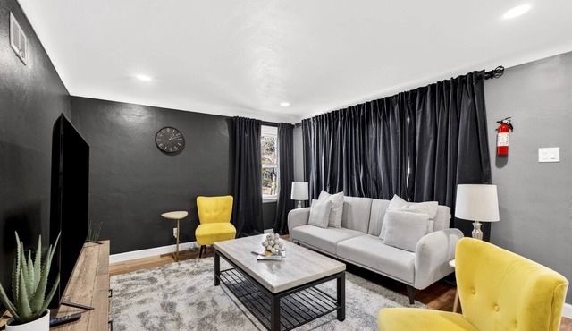 Lovely 3-bedroom 2-baths house Maryland Heights