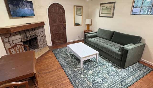 Lovely 3-bedroom cottage in South Lake Tahoe perfect for your getaway