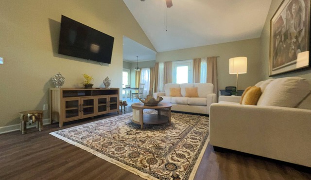 Lovely 3 bedroom, 2 Bath Home in Lake Park near I-75!