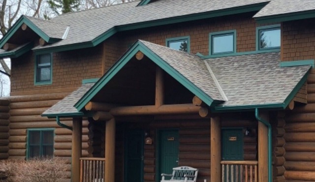 Lovely 3 bedroom, 3 bath cabin at Grand Superior Lodge, North Shore.