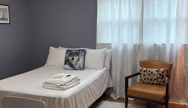 Lovely 3-bedroom apartment with AC in Syracuse