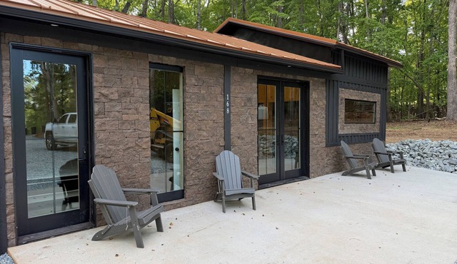 Lovely 3-bedroom bungalow near Smith Mountain Lake!