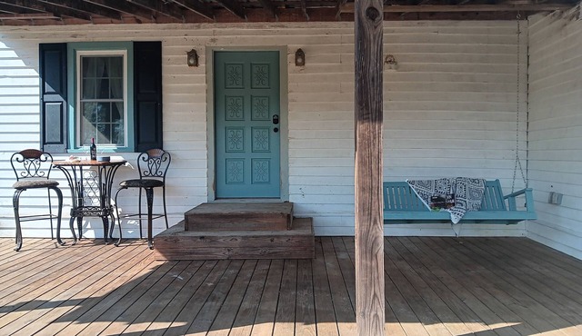 Lovely 3-bedroom cabin in Rogersville with WiFi access