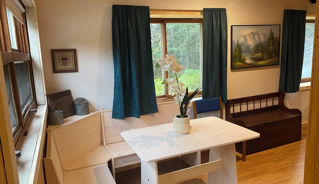 Lovely 3-bedroom cabin in Britt with trail and lake access