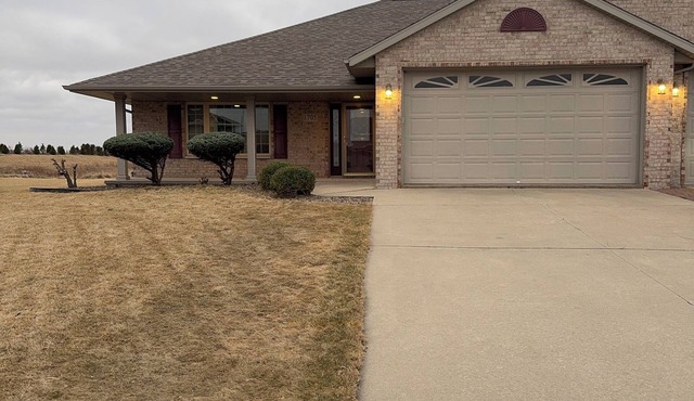Lovely 3-bedroom condo with AC in De Pere, WI. 10 min drive from Lambeau field.