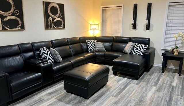 Lovely 3-bedroom condo. Quiet area-easy commute to stadiums.