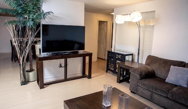 Lovely 3-Bedroom corner suite *10