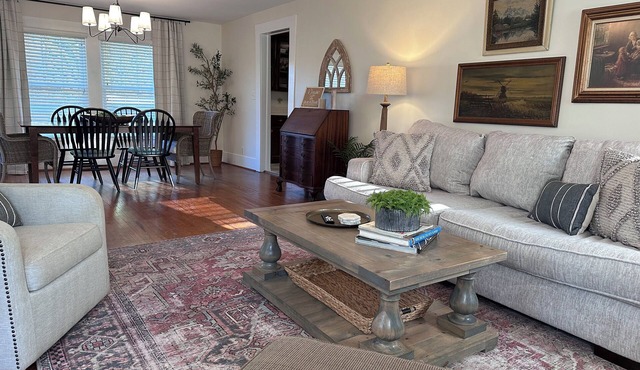 Lovely 3-bedroom Cottage close to RTJ Golf Course, Boat launch and Downtown