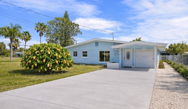 Lovely 3-bedroom cottage with AC in peaceful Hudson