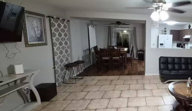 Lovely 3-bedroom estate with AC in beautiful El Mirage