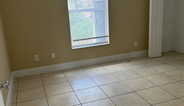 Lovely 3-bedroom house with garden in Lehigh Acres
