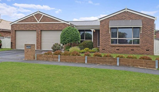 Lovely 3 bedroom house located in quiet court complimented by large outdoor area