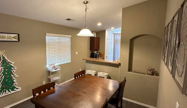 Lovely 3-bedroom house with AC in cool Albuquerque