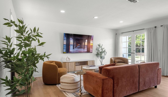 Lovely 3-bedroom house with AC in Canoga Park