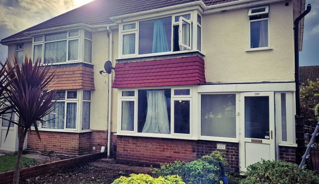 Lovely 3 Bedroom holiday home with free parking