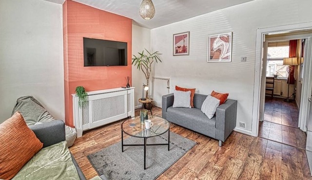 Lovely 3 Bedroom Home with Garden