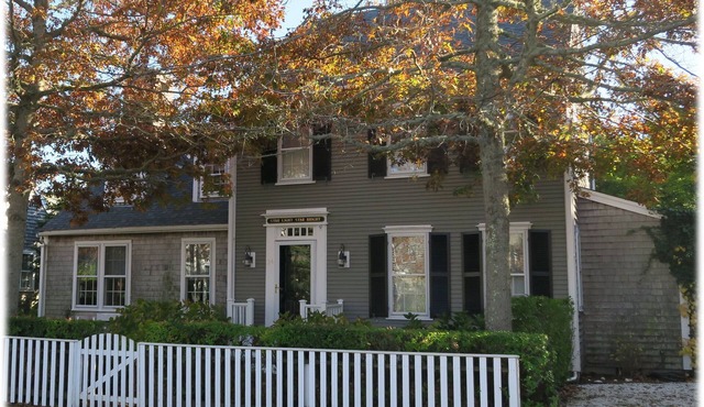 Lovely 3 bedroom home-enjoy the pool and tennis courts!