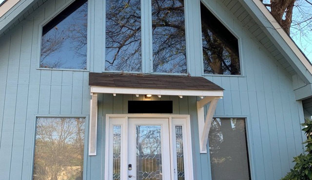 Lovely 3-bedroom house with loft in Burlington