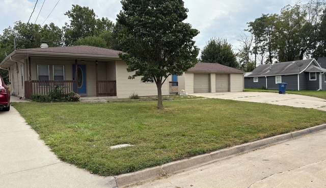 Lovely 3-bedroom house with AC in Des Moines