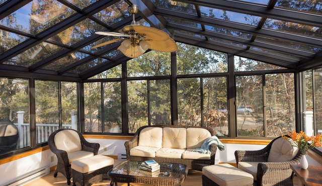 Lovely 3-bedroom house with AC in Oak Bluffs within 15 min walk to Circuit/Beach