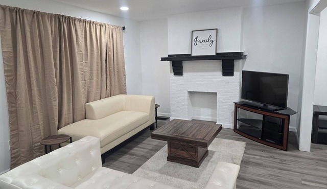 Lovely 3-bedroom house with AC in vibrant Pittsburgh