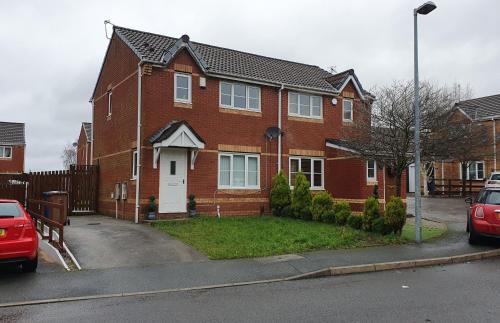 Lovely 3 Bedroom House Manchester