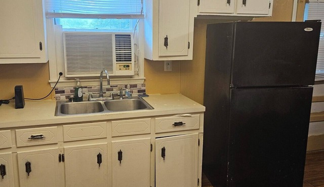 Lovely 3-bedroom house in Albany with AC and WiFi