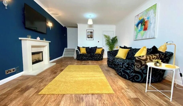 Lovely 3 bedroom house - parking, garden & wifi