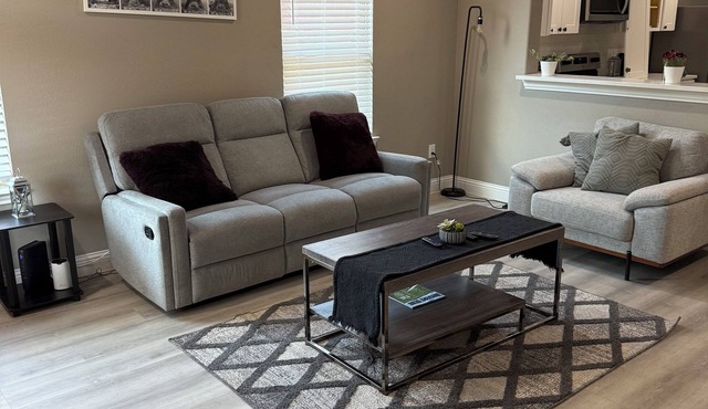 Lovely 3-bedroom house with AC in vibrant Dallas
