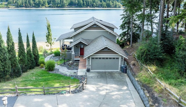 Lovely 3 Bedroom Large Beachfront Home on Safe Private Island with Amazing Views