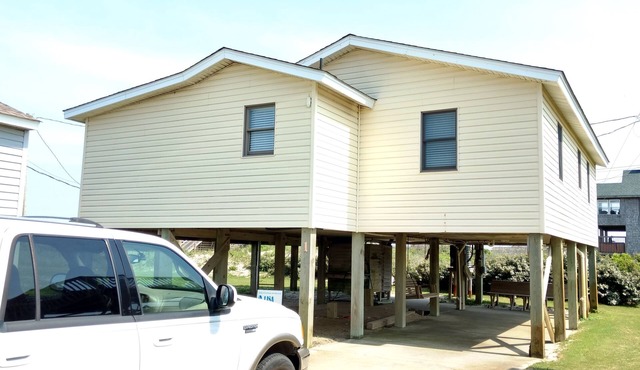 Lovely 3 Bedroom Oceanside Cottage With No Street To Cross.