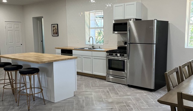 Lovely 3 bedroom rental unit close to the River and Lake!