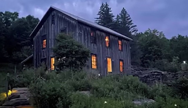 Lovely 3-bedroom secluded farm house in Delancey with WiFi