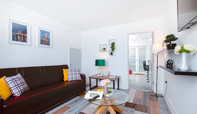 Lovely 3 bedroom serviced apartment with parking