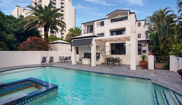 Lovely 3 bedroom Spacious Unit, Labrador