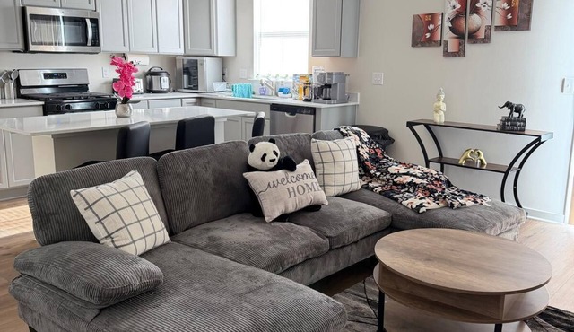 Lovely 3-bedroom townhome with AC in charming Bridgeport