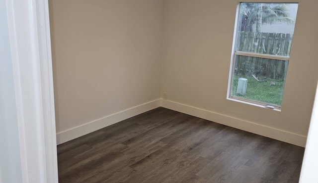 Lovely 3-bedroom house with AC in Coconut Creek