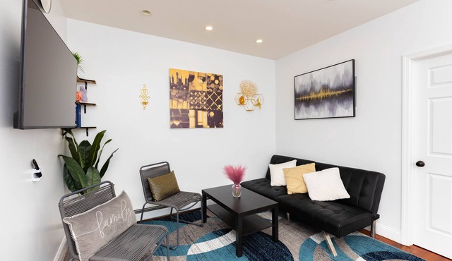 Lovely 3-bedroom with free street parking