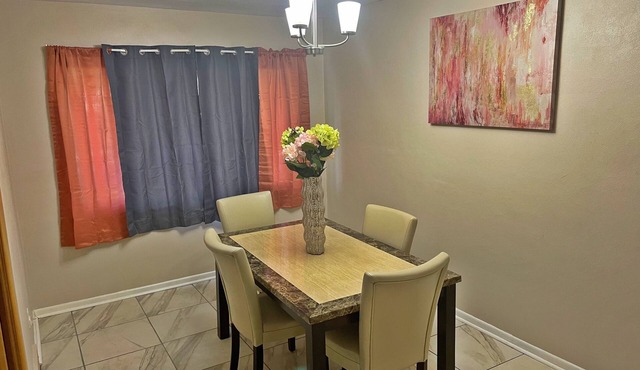 Lovely 3 Bedroom with entertainment basement