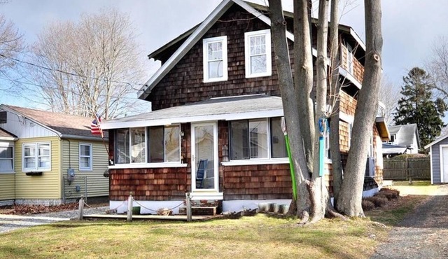 Lovely 3 BR Beach house with beach just a 1 block walk away