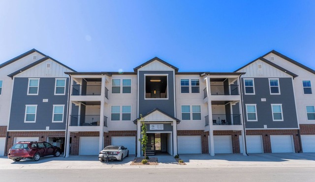 Lovely 3 BR Condo w/Vaulted ceilings, Near Hot Springs & Utah Lake - 30 day min