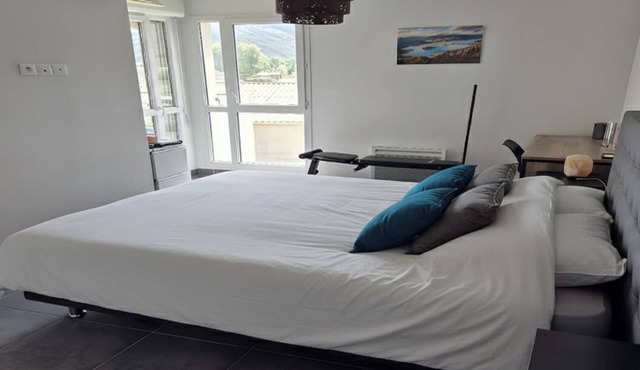 Lovely 3-room apartment overlooking the Tanneron, 10 minutes from the sea and Grasse